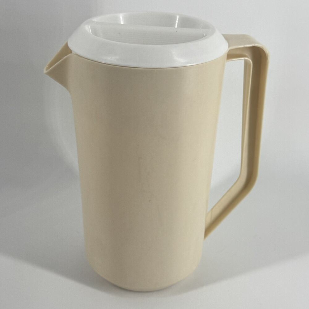 RUBBERMAID 2 1/4 qts Almond Beverage Pitcher #2129 & White Ice Guard Lid